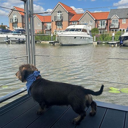 Lincoln Floating Holidays Extérieur photo