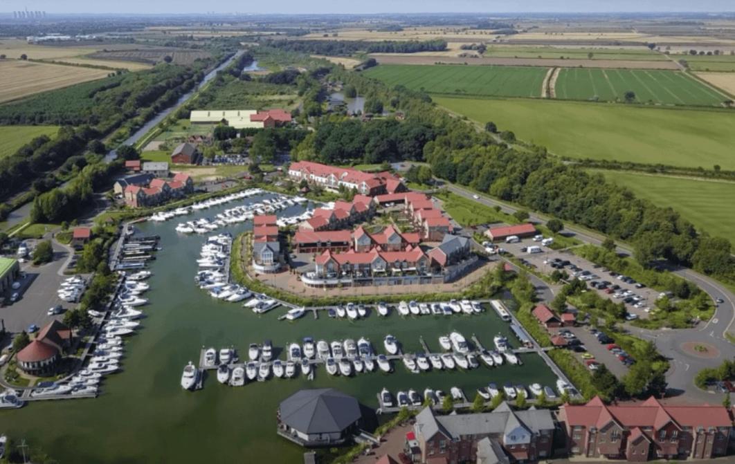 Lincoln Floating Holidays Extérieur photo